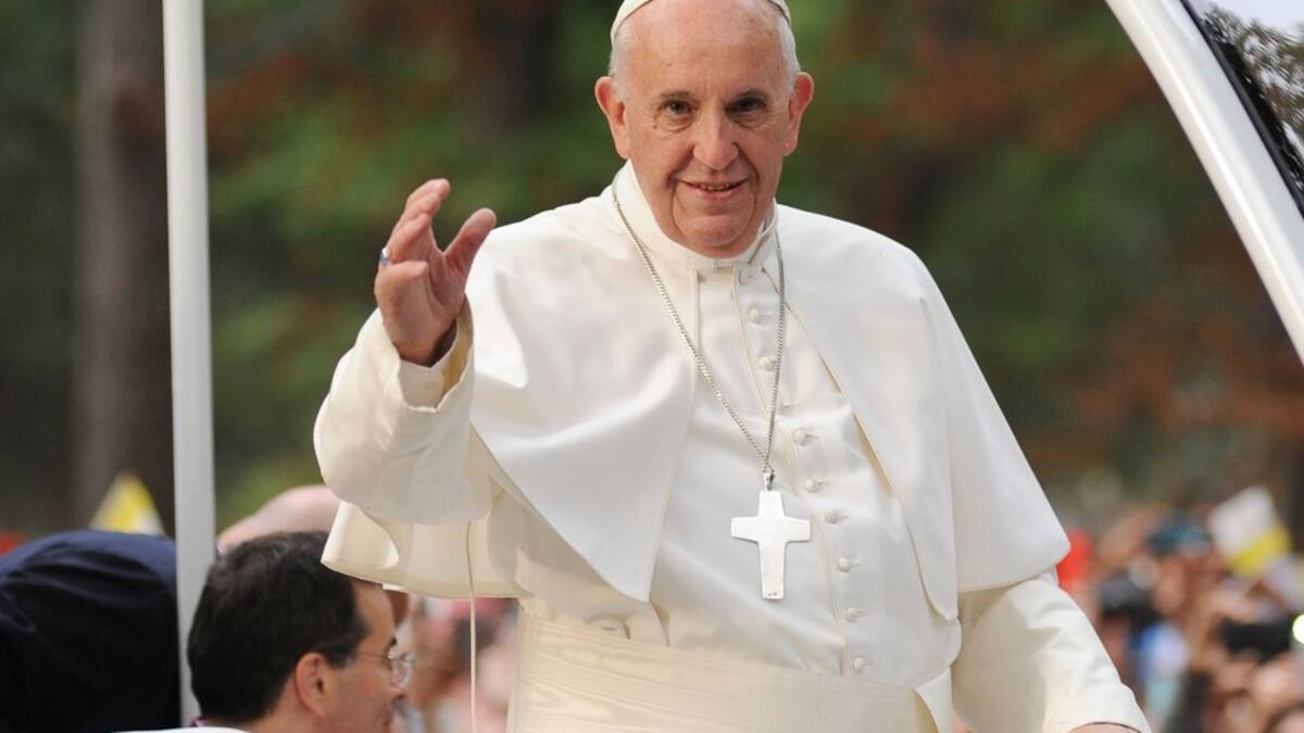 In-Klinik-eingewiesen-Papst-Franziskus-muss-sich-Bauch-OP-unterziehen