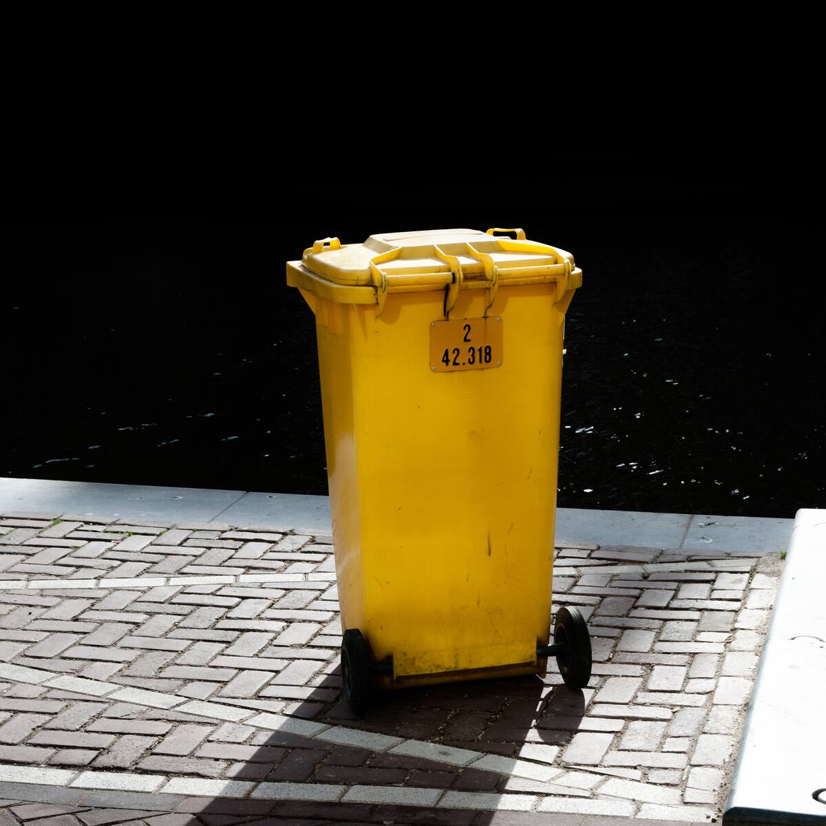 Der Mülleimer stinkt: Tipps und Hausmittel gegen üble Gerüche aus