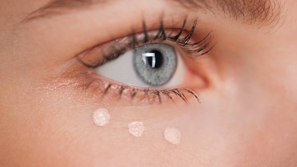 Dieser-Make-up-Hack-l-sst-Augenringe-verschwinden