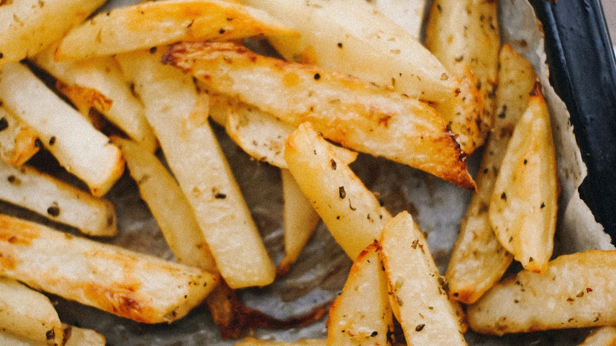 Wie-werden-Ofen-Pommes-knusprig-