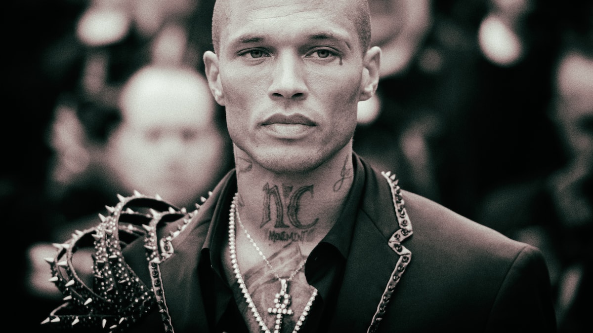 Neuer Jeremy Meeks? Heißer Einbrecher Erobert Das Netz – EBRC