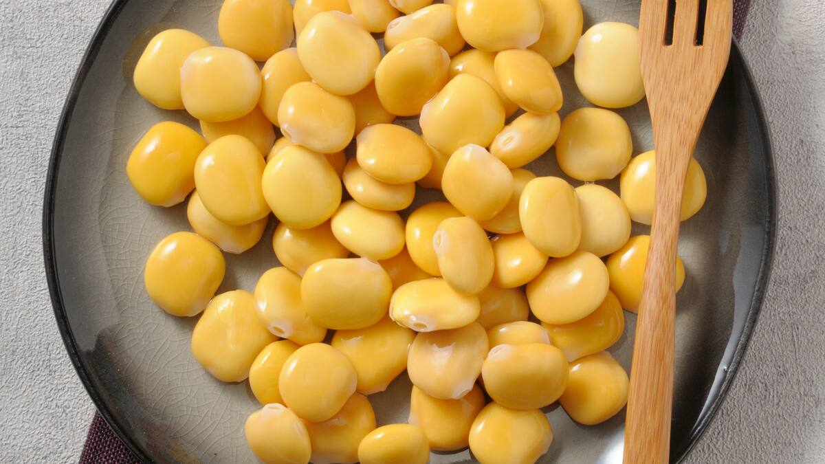 Lupinen sind ein proteinreicher Snack mit viel Eiweiss für die ...