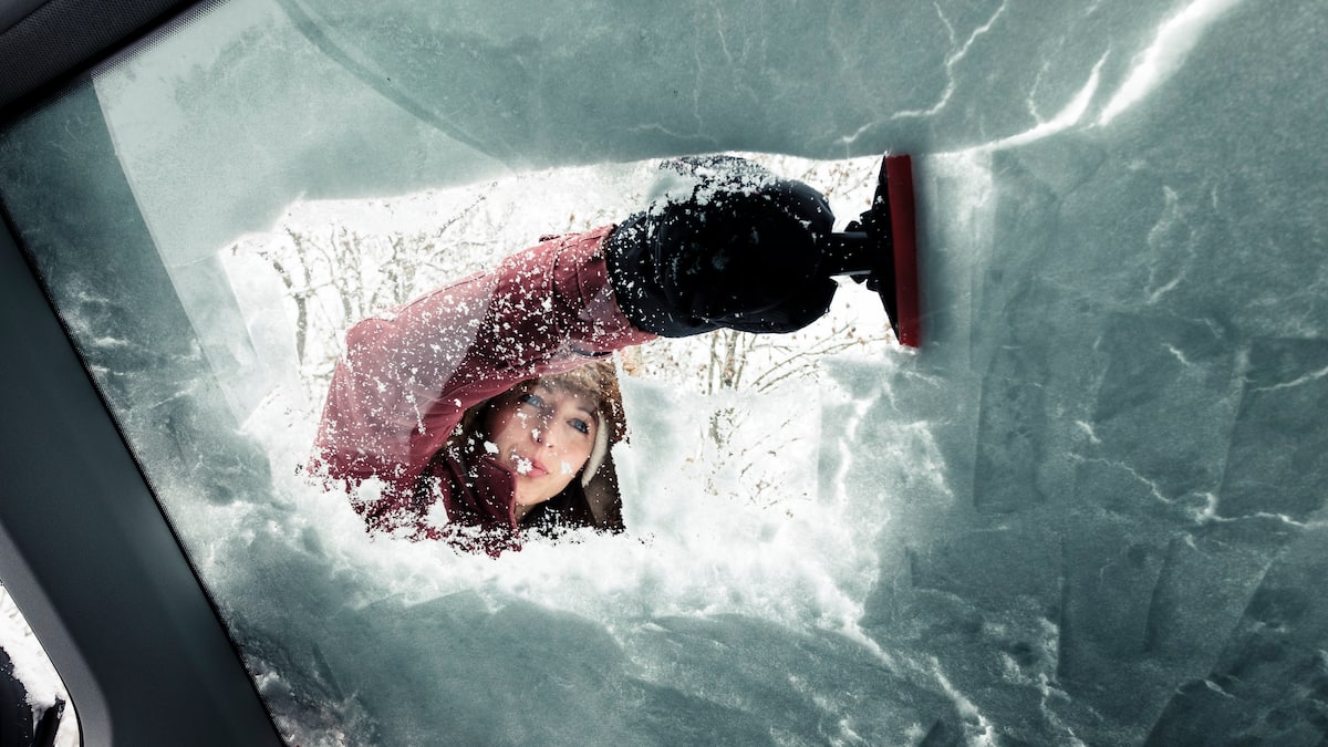 So-enteisen-wir-unsere-Windschutzscheibe-im-Nu