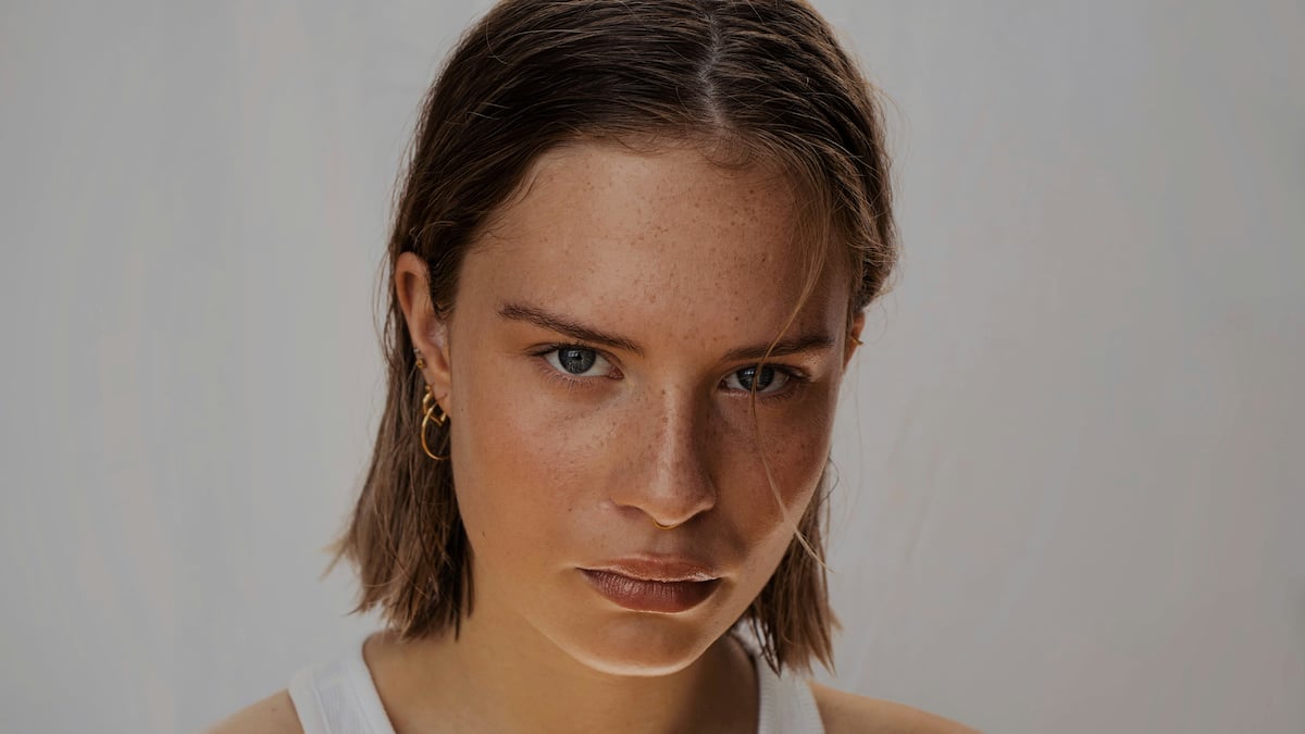 Wie-kann-man-Stirnfalten-vorbeugen-