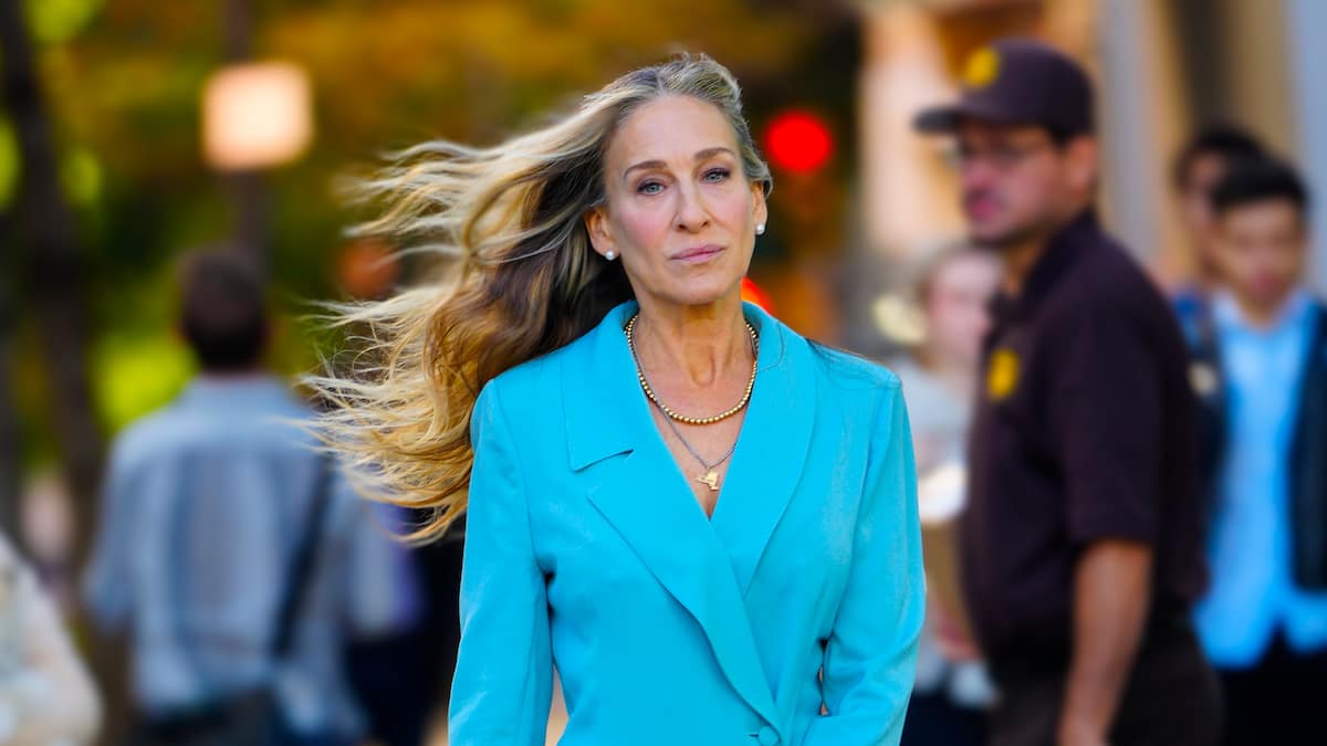 Graue Haare, sie sieht aus wie 80 Sarah Jessica Parker von Sex And The City wehrt sich gegen