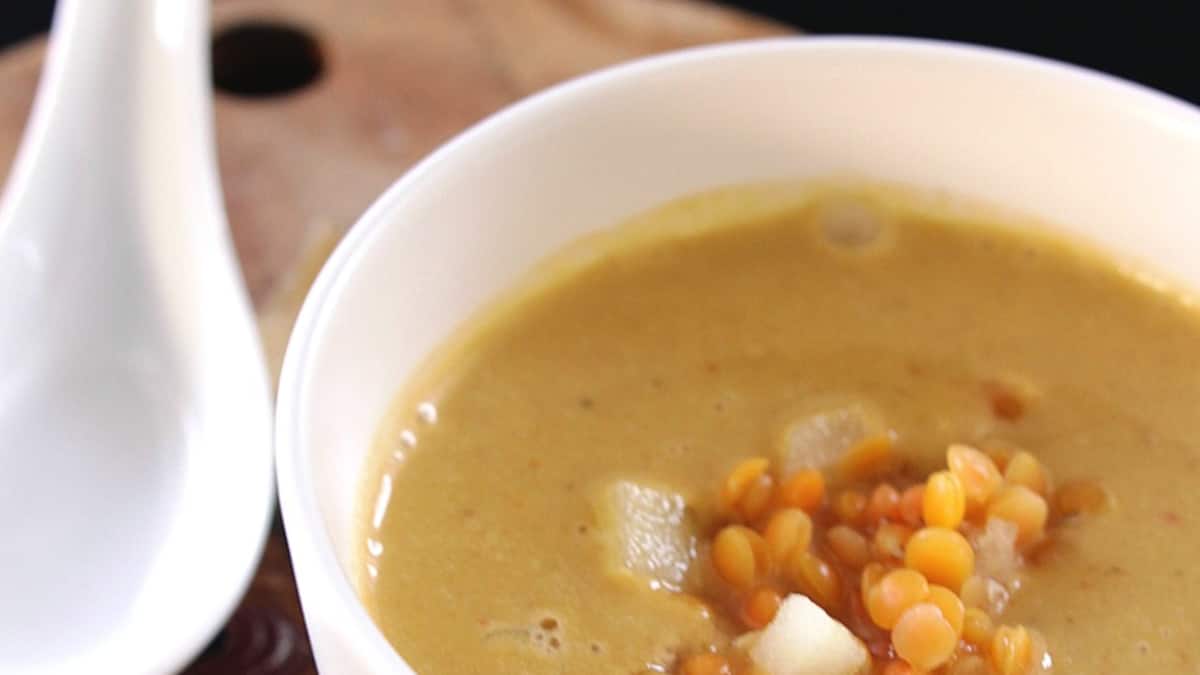 Apfel-Curry-Suppe-mit-roten-Linsen-Einfach-und-lecker