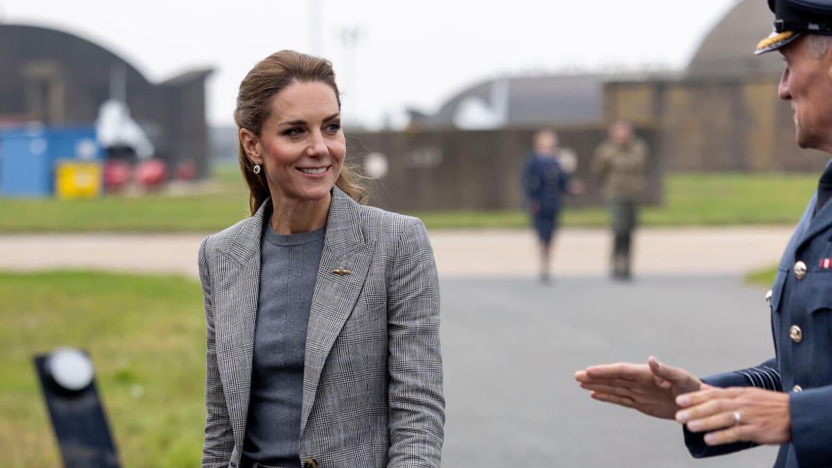 Prinzessin-Kate-entschuldigt-sich-f-r-ihre-Kleiderwahl