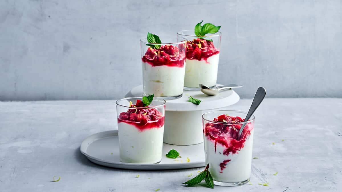Quarkmousse mit Rhabarber: Rezept von Betty Bossi | Schweizer Illustrierte