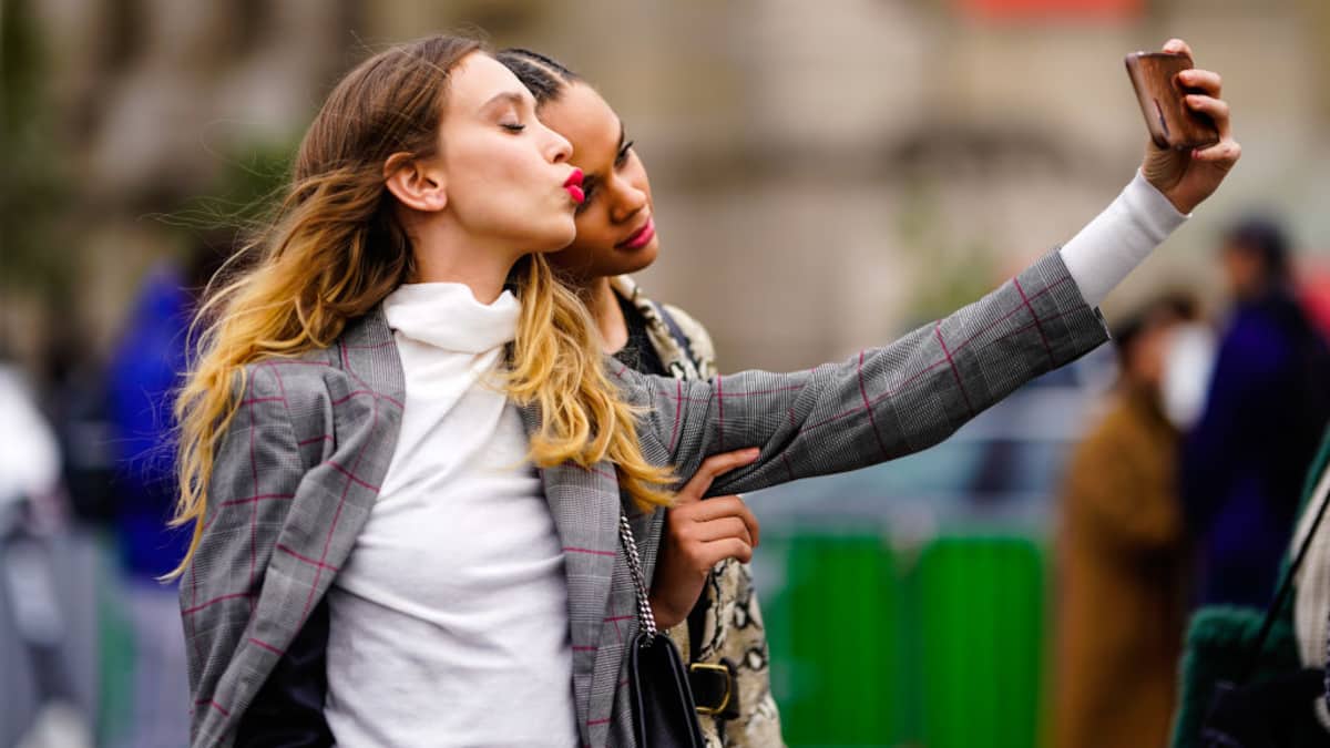 Computer-und-Handybildschirme-lassen-die-Haut-altern