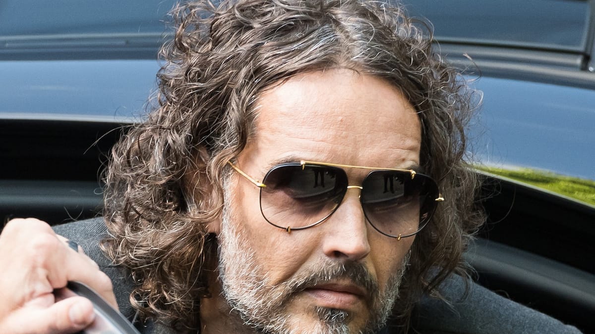 Vergewaltigungsprozess-Russell-Brand-pl-diert-auf-nicht-schuldig-