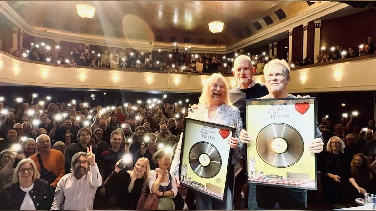 Rita-Falk-zur-ck-auf-der-B-hne-Apfelstrudel-Alibi-feiert-Premiere