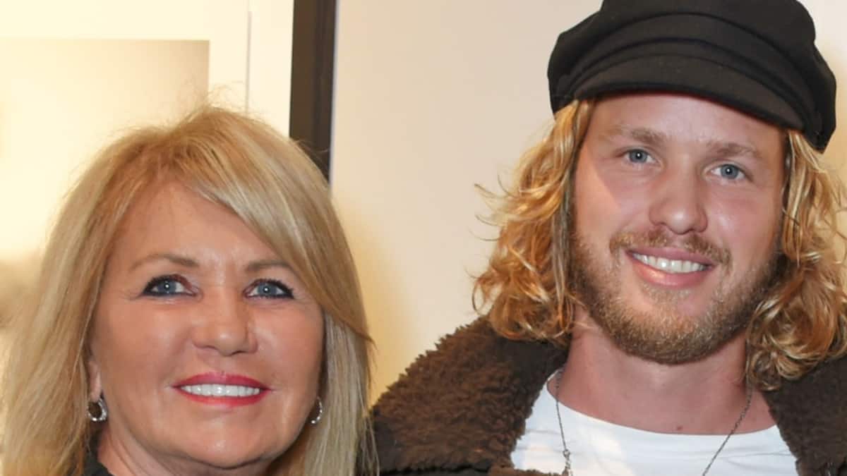 Sam-Branson-nimmt-Abschied-von-seiner-Mutter-Joan-Templeman