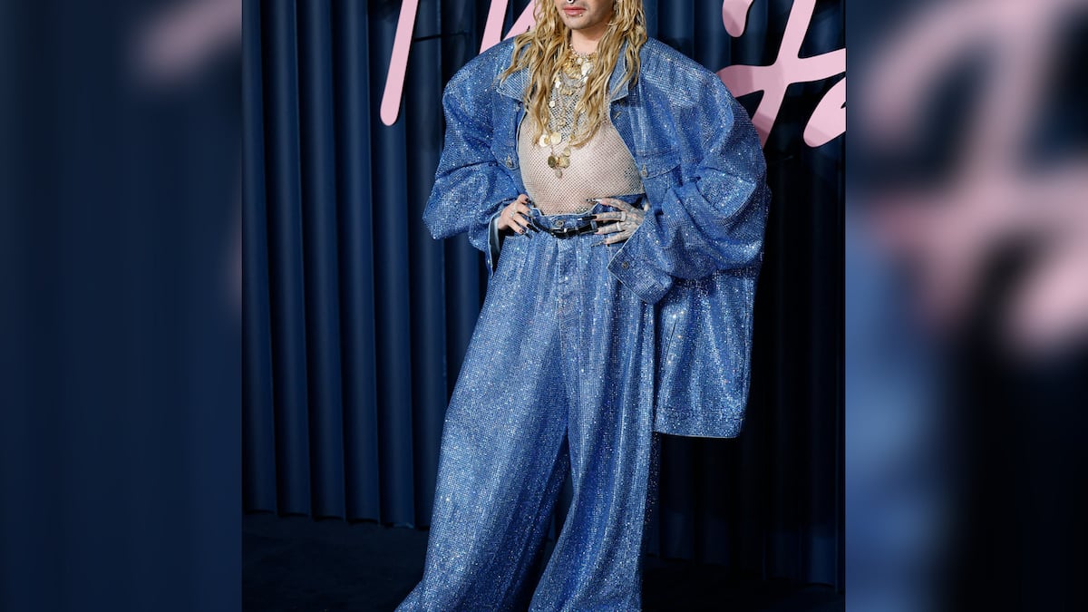 Bill-Kaulitz-glitzert-mit-der-Royal-Albert-Hall-in-London-um-die-Wette