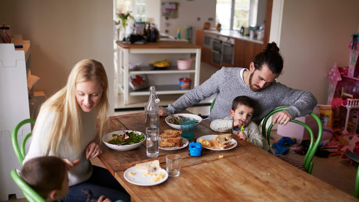 Systemische Sitzordnung: So schafft ihr Ruhe am Familientisch ...