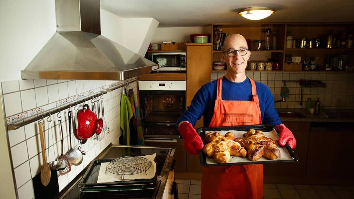 Andrew-Bond-legt-die-Beichte-ab