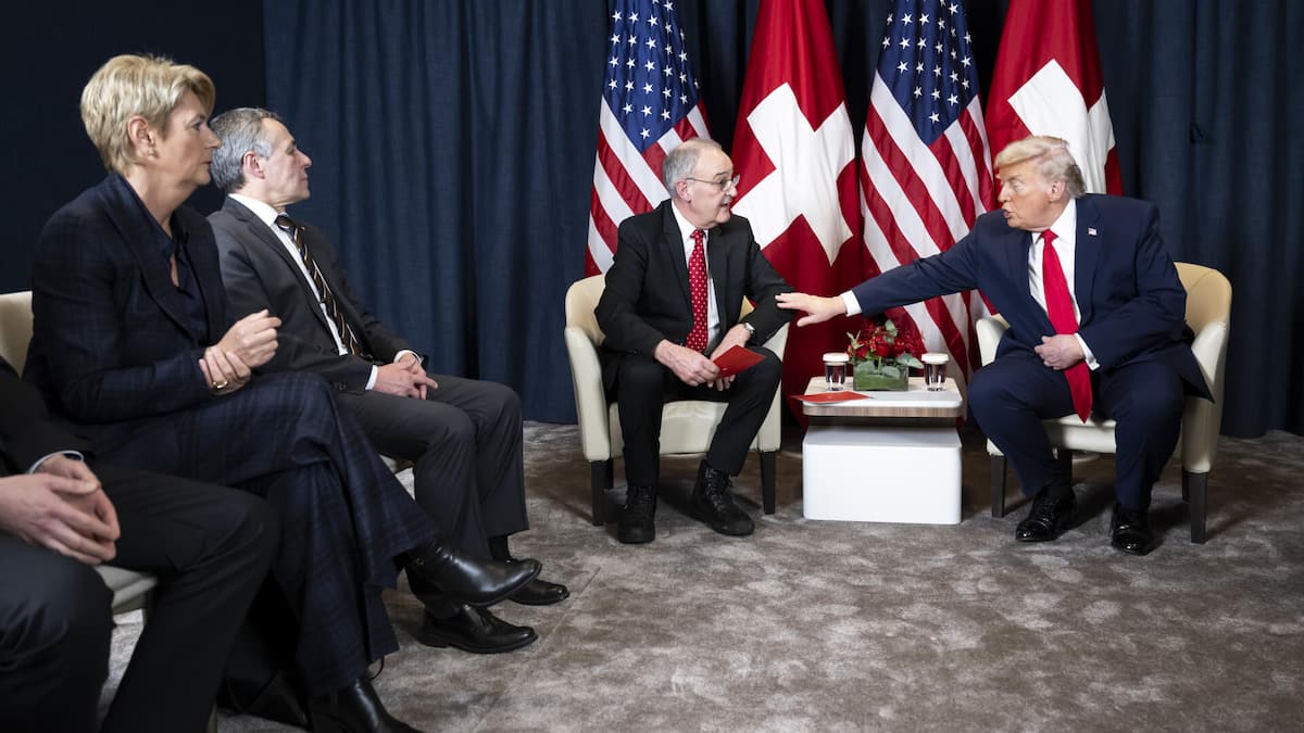 Trump-verweist-in-Davos-alle-auf-ihre-Pl-tze