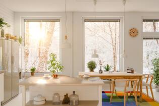 5 schwedische Wohntipps für einen gemütlichen Winter Küche und Esszimmer