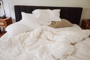 Wie und wie oft sollten wir Daunendecken waschen? Daunendecke