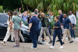 Das wissen wir vom Obama-Auftritt in Zürich BARACK OBAMA SYDNEY VISIT, Former US President Barack Obama centre waves to onlookers after leaving the Bathers Pavilion in Balmoral, Sydney, Monday, March 27, 2023. The 44th president of the United States is in Australia on a speaking tour. ACHTUNG: NUR REDAKTIONELLE NUTZUNG, KEINE ARCHIVIERUNG UND KEINE BUCHNUTZUNG SYDNEY NSW AUSTRALIA PUBLICATIONxINxGERxSUIxAUTxONLY Copyright: xMICHELLExHAYWOODx 20230327001779863528