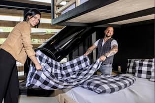 Brigitte und Marc Trauffer zeigen ihr neues Hotel Erlebniswelt, Restaurants & Zimmer Brigitte und Marc Trauffer zeigen ihr neues Hotel