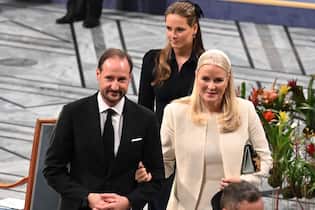 «Sie hat immer weniger Energie» OSLO, NORWAY - DECEMBER 10: Norwegian Crown Prince Haakon, Crown Princess Mette- Marit and Princess Ingrid Alexandra attend the Nobel Peace Prize ceremony where Venezuelan politician Maria Corina Machado is the recipient of this years Nobel Peace Prize at Oslo City Hall on December 10, 2025 in Oslo, Norway. (Photo by Rune Hellestad/Getty Images)