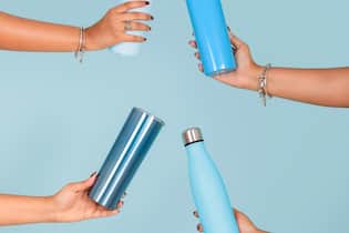 Wie oft solltet ihr eure Wasserflasche wechseln? Wasserflaschen sind praktische Begleiter im Alltag. Doch ab wann wird's eklig?