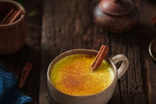 Welche Getränke stärken das Immunsystem? Die mit Kurkuma zubereitete «Golden Milk» schmeckt nicht nur gut, sie hat auch zahlreiche positive Eigenschaften.