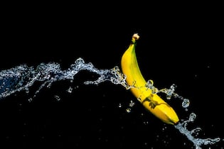 Verhilft Bananenwasser zu besserem Schlaf? Bananenwasser enthält jede Menge Magnesium und Kalium.
