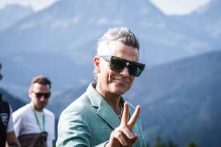 Robbie Williams mietet in Gstaad AirBnB-Chalet für 4'600 Franken Robbie Williams liebt die Berge und wohnt darum vorläufig in Gstaad BE.