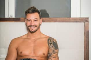 Bachelor Clive unterzieht sich Schönheits-OP Clive Bucher, Homestory beim bachelor 2018