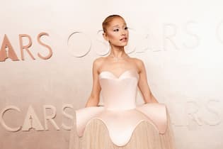 Unsere modischen Favoriten an den Oscars HOLLYWOOD, CALIFORNIA - MARCH 02:  Ariana Grande attends the 97th Annual Oscars at Dolby Theatre on March 02, 2025 in Hollywood, California. (Photo by Chelsea Guglielmino/FilmMagic)