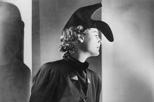 Das reiche Erbe der Lady Dada Zu ihrem berühmten Schuhhut hatte sie Salvador Dalí inspiriert, der gern in den Schuhen seiner Frau und Muse Gala herumstolzierte.