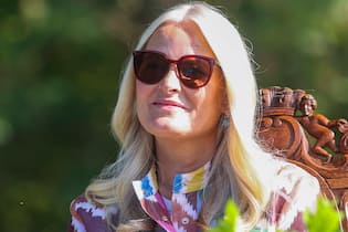 Wer finanzierte Kronprinzessin Mette-Marits Aufenthalte? Mette-Marit von Norwegen hat derzeit wenig zu lachen.