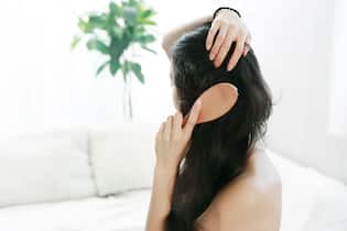 Trockenshampoo haben wir bisher falsch benutzt Bisher haben wir alle Trockenshampoo falsch benutzt!