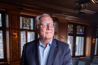 «Für den Machtwechsel bräuchte es mehr» <p>Philipp Welti war vier Jahre Schweizer Botschafter im Iran und gründete später die Wirtschaftskammer Schweiz-Iran. Der studierte Jurist ist mit der früheren SVP-Generalsekretärin und späteren Generalsekretärin der Bergier-Kommission Myrtha Welti verheiratet und hat drei Kinder, darunter die Sängerin Sophie Hunger. Er lebt in Zürich.</p>