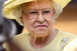 Wegen Spuk auf Sandringham liess die Queen einen Exorzismus durchführen Hatte keinen Grund zum Lachen: Im Jahr 2000 musste sich Queen Elizabeth II. laut Royal-Biograf Robert Hardman mit einem Geist herumschlagen.