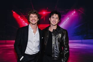 «Heated Rivalry»-Autorin kündigt drittes Buch über Ilya und Shane an Connor Storrie (links) und Hudson Williams sind die Stars der Serie «Heated Rivalry».