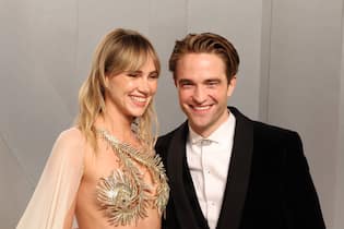 Warum 2026 für Robert Pattinson ein Schlüsseljahr werden könnte Robert Pattinson - hier mit Partnerin Suki Waterhouse - hat gut lachen: Gerade läuft es beruflich und privat perfekt für ihn.
