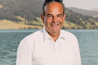 «Wir dürfen unsere Freiheit nicht opfern» <p>Erholt: Mitte-Nationalrat Gerhard Pfister am Ufer des Ägerisees. Im Sommer blieb er in der Schweiz und machte mit seiner Frau Franziska Ausflüge.</p>