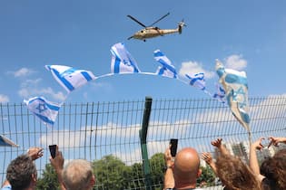 «Trump hat seine Macht konstruktiv eingesetzt» <p>Ein Armeehelikopter fliegt eine der 20 freigelassenen Geiseln ins Beilinson-Spital am Rande von Tel Aviv. Sie waren am 7. Oktober 2023 beim grauenhaften Terrorangriff der Hamas mit fast 1200 Toten verschleppt worden.</p>