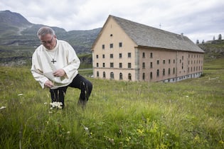 So leben die Ordensbrüder von Papst Leo XIV. <p>Dem Himmel so nah: Daniel Salzgeber teilt sich sein Zuhause auf 2000 Metern über Meer meist mit etwa 50 Gästen pro Nacht.</p>