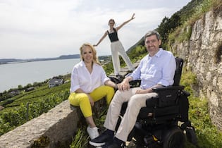 Philipp Kutters Reise zurück ins Leben <p>In den Rebbergen oberhalb von Ligerz BE. Der Zürcher Politiker Philipp Kutter mit seiner Frau Anja und Tochter Lisa.</p>