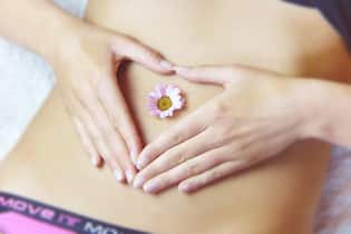 Welche Lebensmittel verhindern einen Blähbauch? Frauenbauch