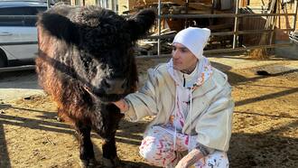 «Ich kenne Menschen, die dreckiger leben» Yannik Zamboni zwischen Schweinen und Kühen:
«Ich kenne Menschen, die dreckiger leben»