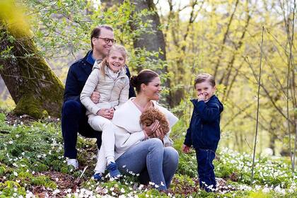 Prinzessin Victoria stellt neues Familienmitglied vor Victoria Daniel Estelle Oscar und Rio von Schweden