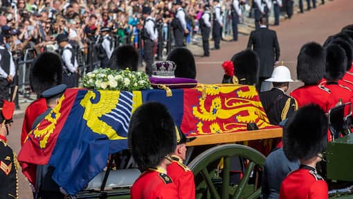 Begleitet von ihrer engsten Familie: Bewegender Trauerzug durch London