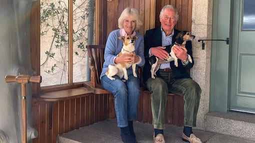 2020 Prinz Charles und Camilla mit Hunden