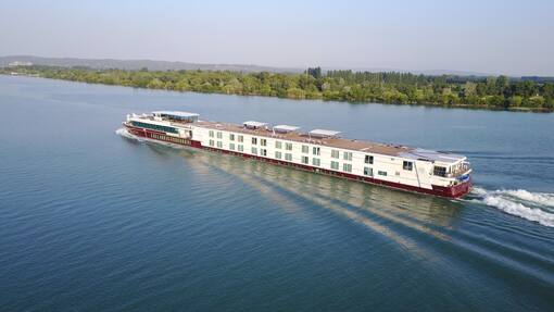 Die «Rhône» auf der Rhone. Ein elegantes Flussschiff für 140 Gäste. Schweizer Reederei!