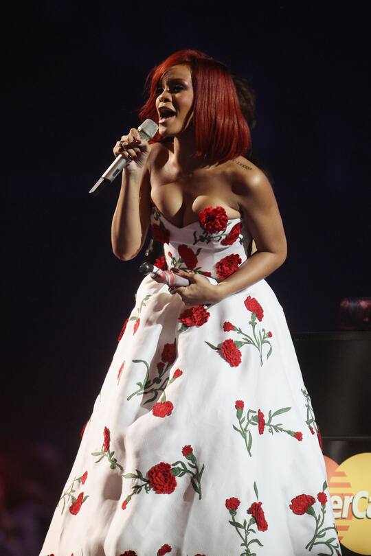 Brit Awards 2011 Rihanna