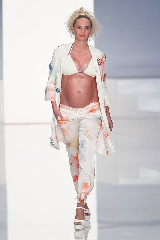 Michael Michalsky Show schwangeres Model